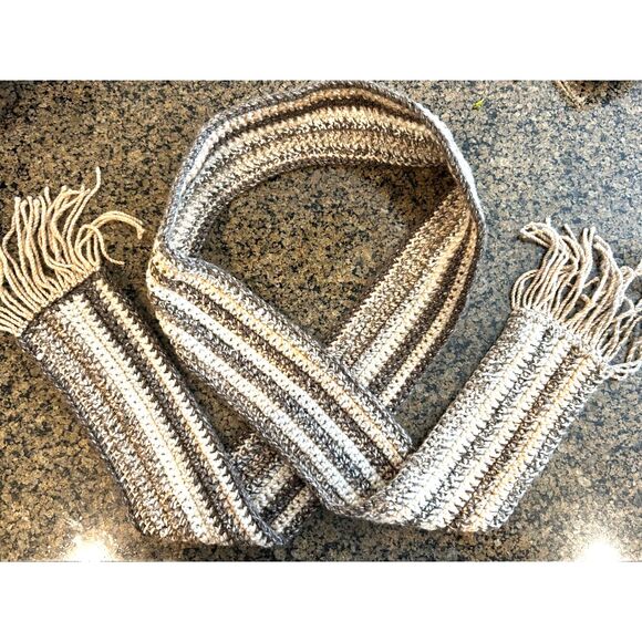 Hand Knit Scarf - So Pretty and Unique! - Picture 1 of 3